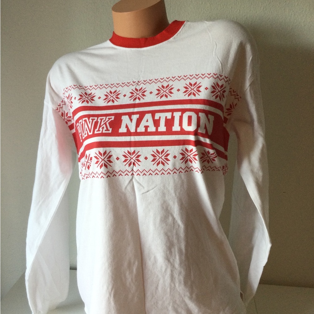 New Victoria’s Secret PINK long sleeve graphic winter ❄️ tee